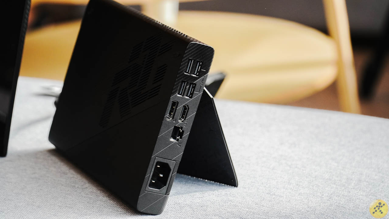 Cạnh phải của eGPU Cạnh phải của eGPU