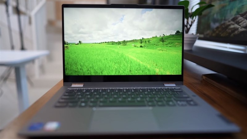 Lenovo ThinkBook 14s Yoga được trang bị loa kép đến từ Harman cho chất âm tốt. Nguồn: DHIARCOM.