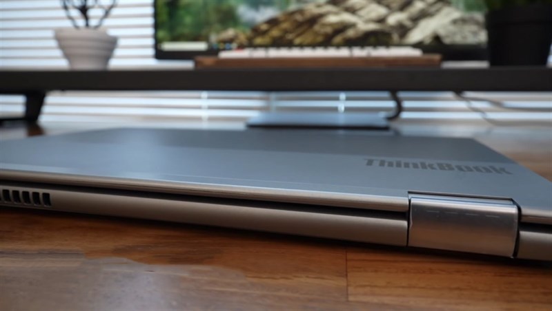 Bản lề của Lenovo ThinkBook 14s. Nguồn: DHIARCOM.