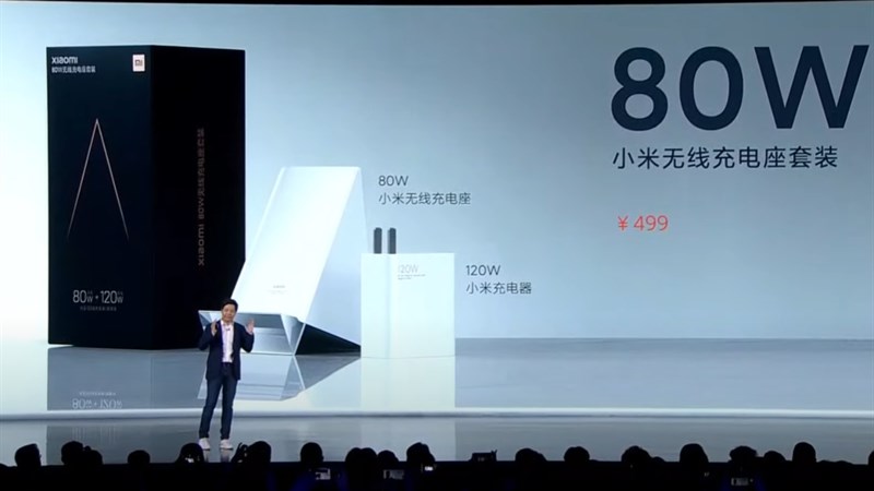 Tương tự như Xiaomi Mi 11 5G máy vẫn sẽ bán hai bản củ và cáp sạc Tương tự như Xiaomi Mi 11 5G máy vẫn sẽ bán hai bản củ và cáp sạc
