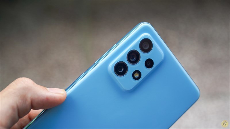 Cụm camera liền mạch trên Samsung Galaxy A72. Cụm camera liền mạch trên Samsung Galaxy A72.