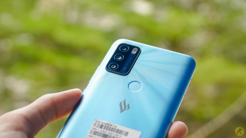 Họa tiết đầy thú vị trên mặt lưng của Vsmart Star 5. Họa tiết đầy thú vị trên mặt lưng của Vsmart Star 5.