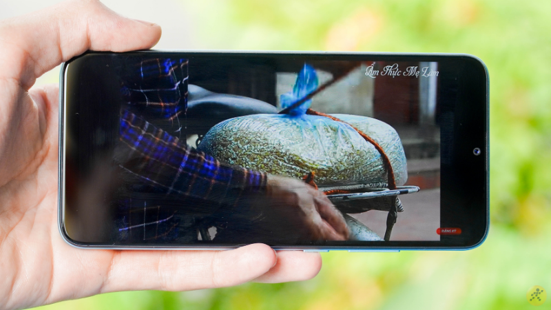 Màn hình của Vsmart Star 5 có chất lượng hiển thị tốt nhưng góc nhìn hơi hẹp. Màn hình của Vsmart Star 5 có chất lượng hiển thị tốt nhưng góc nhìn hơi hẹp.