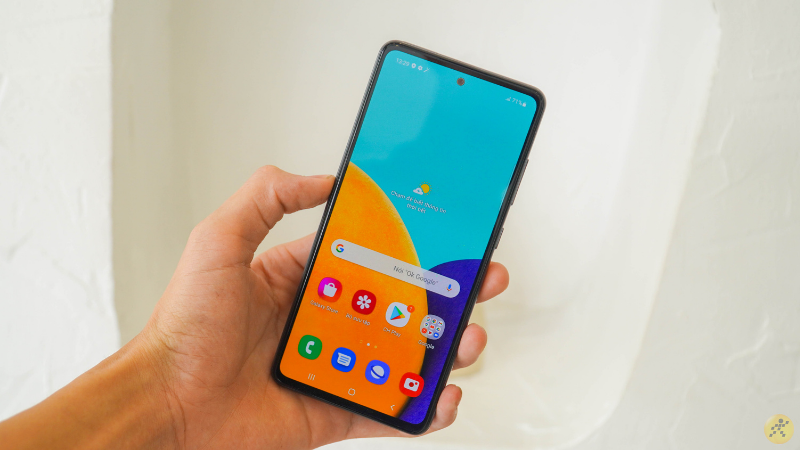Galaxy A52 5G vẫn sử dụng tấm nền Super AMOLED kích thước 6.5 inch cùng độ phân giải là Full HD+. Galaxy A52 5G vẫn sử dụng tấm nền Super AMOLED kích thước 6.5 inch cùng độ phân giải là Full HD+.