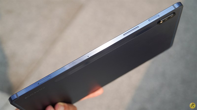 Cạnh phải của Galaxy Tab S7 Cạnh phải của Galaxy Tab S7