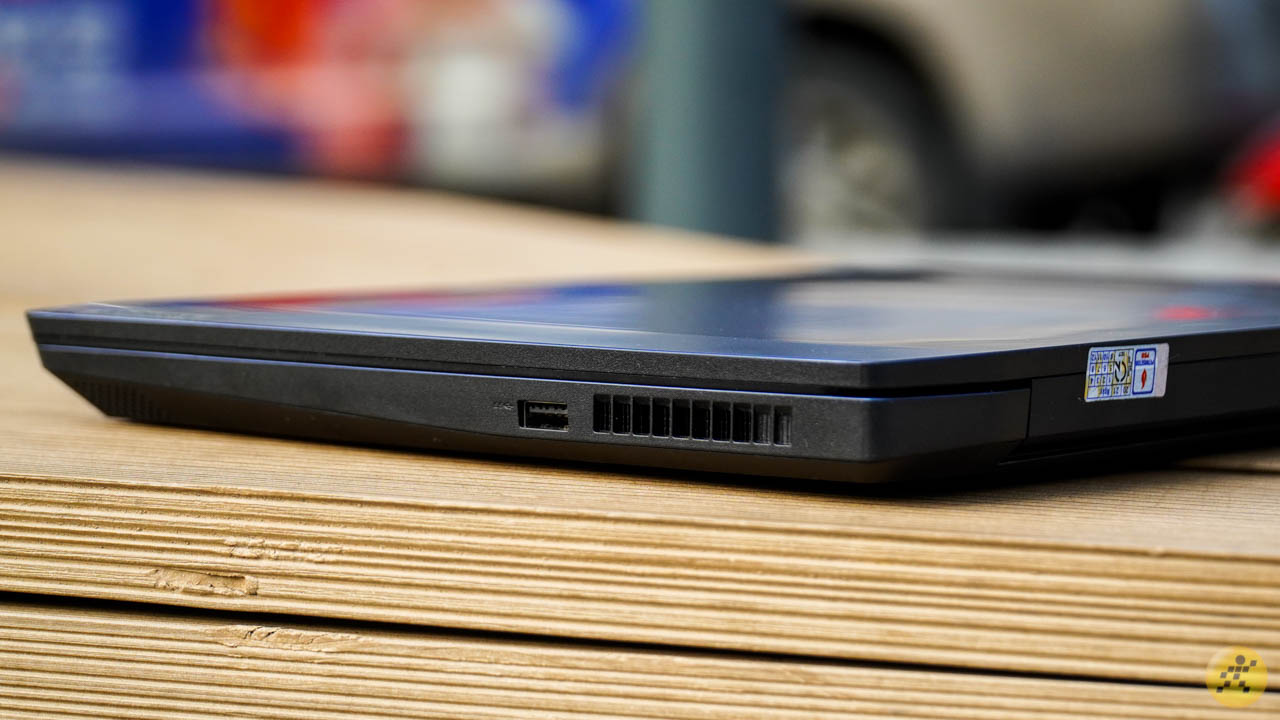 Cạnh phải của Lenovo IdeaPad Gaming 3 Cạnh phải của Lenovo IdeaPad Gaming 3