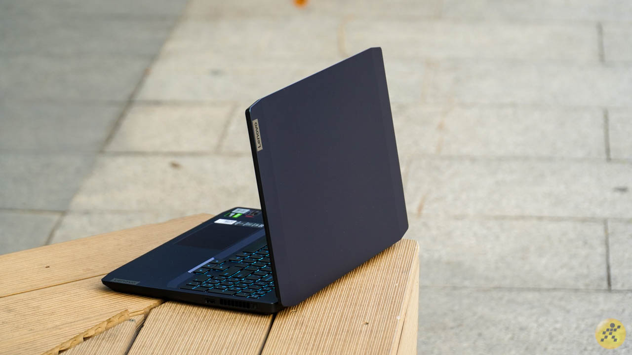 Lenovo IdeaPad Gaming 3 cho cảm giác cầm nắm rất thích thú Lenovo IdeaPad Gaming 3 cho cảm giác cầm nắm rất thích thú