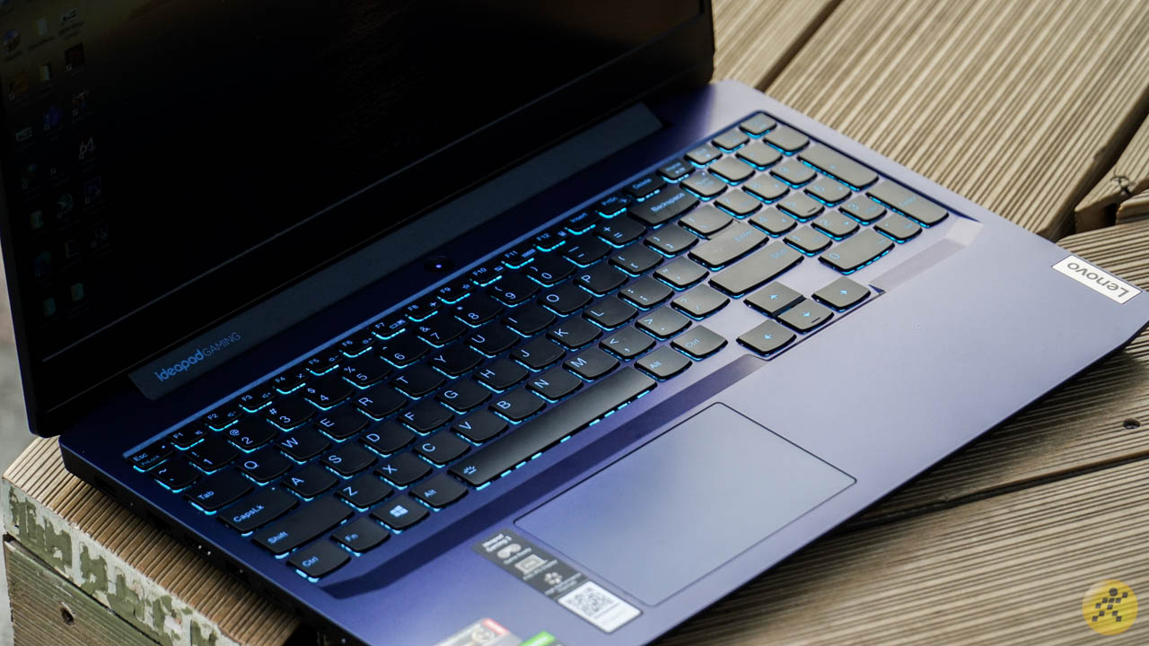 Lenovo IdeaPad Gaming 3 được tích hợp đèn phím màu xanh bên dưới Lenovo IdeaPad Gaming 3 được tích hợp đèn phím màu xanh bên dưới