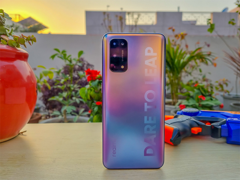 Realme X7 Pro là một trong những điện thoại sở hữu con chip này