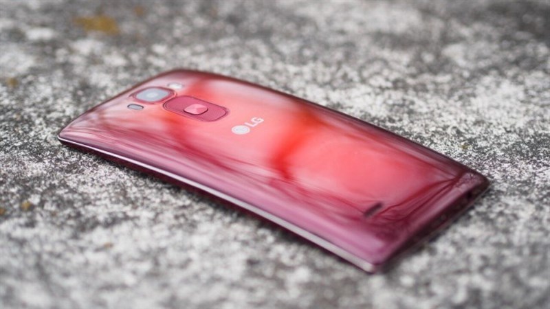 Mặt lưng tự lành độc lạ trên LG G Flex.