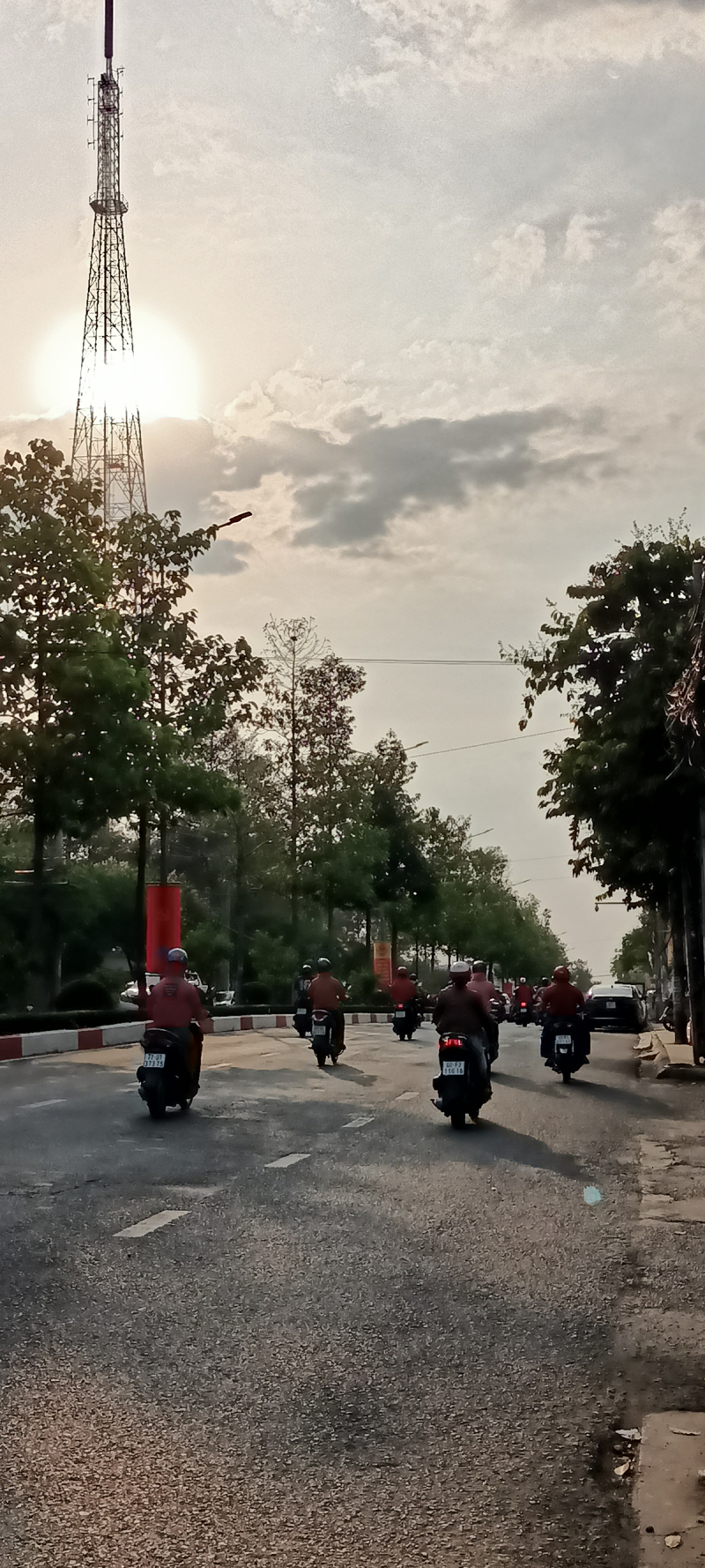 Ảnh chụp trong điều kiện ngược sáng. Ảnh chụp trong điều kiện ngược sáng.