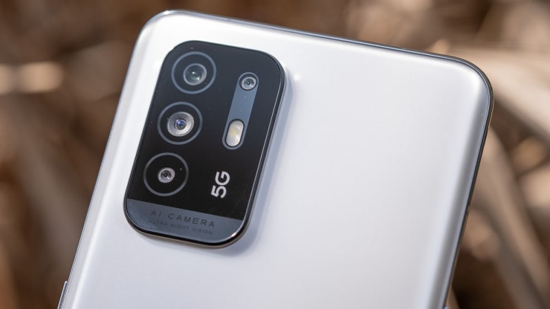 OPPO F19 Pro+ 5G có đến bốn camera sau, trong khi OPPO A95 5G chỉ có ba camera sau