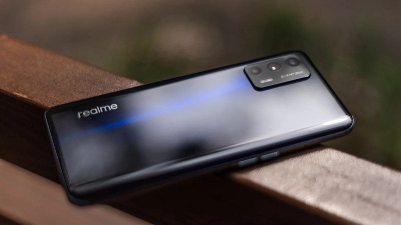 Realme GT 5G có mức giá rẻ hơn Redmi K40 Pro