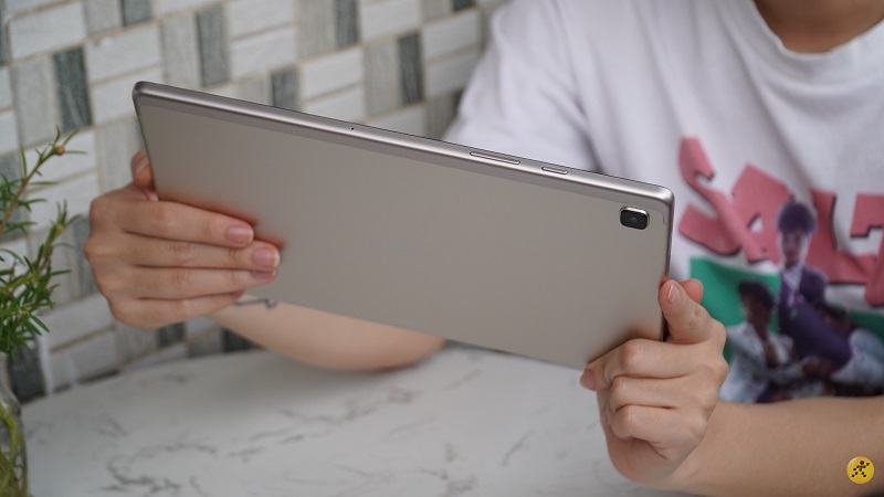 Galaxy Tab A7 mang đến thiết kế chắc chắn Galaxy Tab A7 mang đến thiết kế chắc chắn