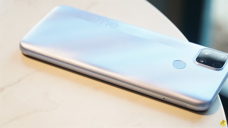 Cạnh trái của Realme C25