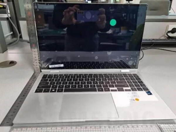 Anh chup thuc te SAMSUNG GALAXY BOOK PRO Anh chup thuc te SAMSUNG GALAXY BOOK PRO
