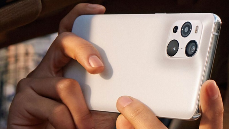 Các hãng Android chạy đua tính năng khủng trên smartphone, trong khi Apple chỉ cần tung ra iPhone 12 màu Tím là đủ bán chạy Các hãng Android chạy đua tính năng khủng trên smartphone, trong khi Apple chỉ cần tung ra iPhone 12 màu Tím là đủ bán chạy