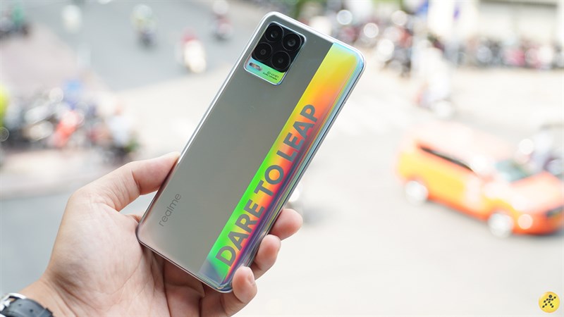 Mặt lưng của Realme 8