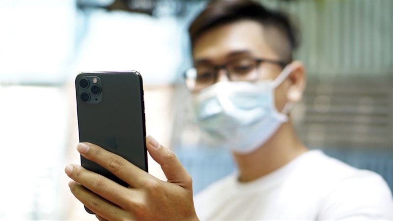 Đeo khẩu trang khiến việc mở khóa iPhone bằng FaceID trở nên khó khăn hơn.