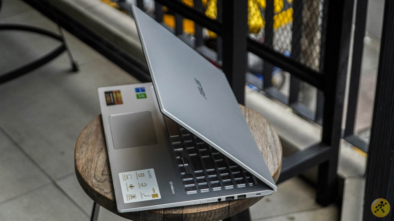 Chiếc laptop không quá dày như mình nghĩ