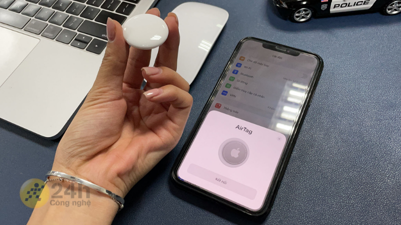 Nhờ vào con chip U1, AirTag và iPhone có thể nhanh chóng phát hiện ra nhau. Nhờ vào con chip U1, AirTag và iPhone có thể nhanh chóng phát hiện ra nhau.