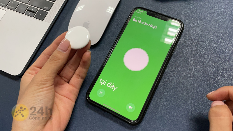 Với con chip U1, AirTag có thể xác định vị trí đúng đến từ cm. Với con chip U1, AirTag có thể xác định vị trí đúng đến từ cm.