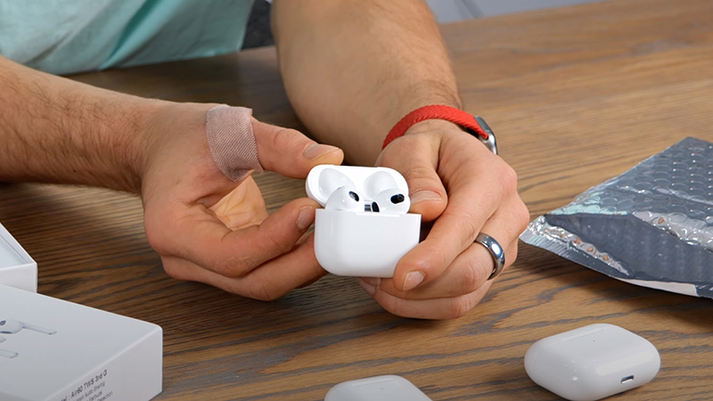 'Đập hộp' AirPods 3 'fake' giá 1.1 triệu: Thiết kế giống AirPods Pro