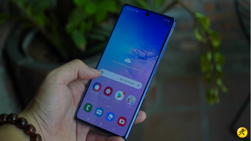 Galaxy S10 Lite sở hữu màn hình với chất lượng hiển thị cực tốt và có cảm biến vân tay quang học (nằm dưới màn hình) khá tiện lợi. Galaxy S10 Lite sở hữu màn hình với chất lượng hiển thị cực tốt và có cảm biến vân tay quang học (nằm dưới màn hình) khá tiện lợi.