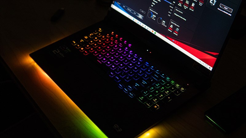 Hệ thống đèn bàn phím ấn tượng trên ROG Strix G17. Hệ thống đèn bàn phím ấn tượng trên ROG Strix G17.