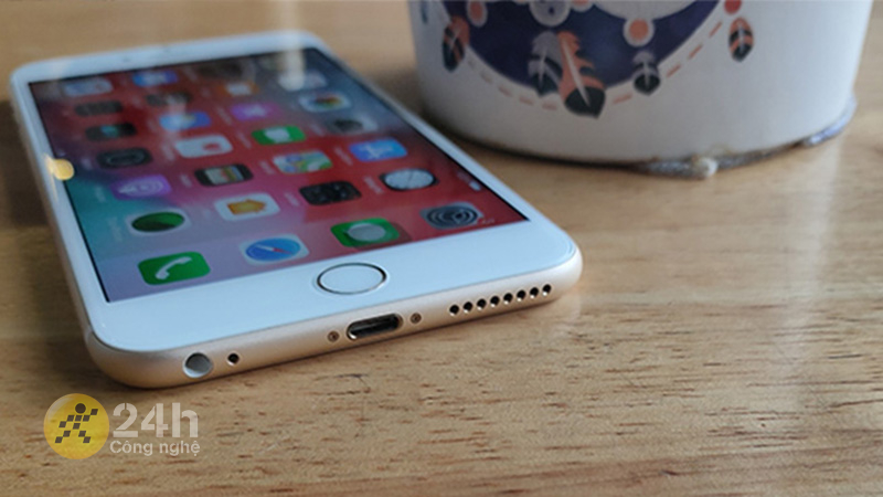 Nút home vật lý quen thuộc trên iPhone 6s.