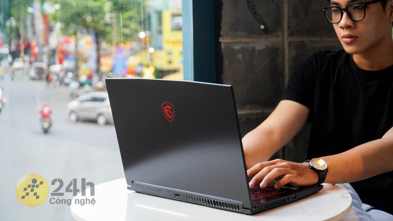 Chiếc laptop mang đến một thiết kế hài hòa và dễ tiếp cận Chiếc laptop mang đến một thiết kế hài hòa và dễ tiếp cận
