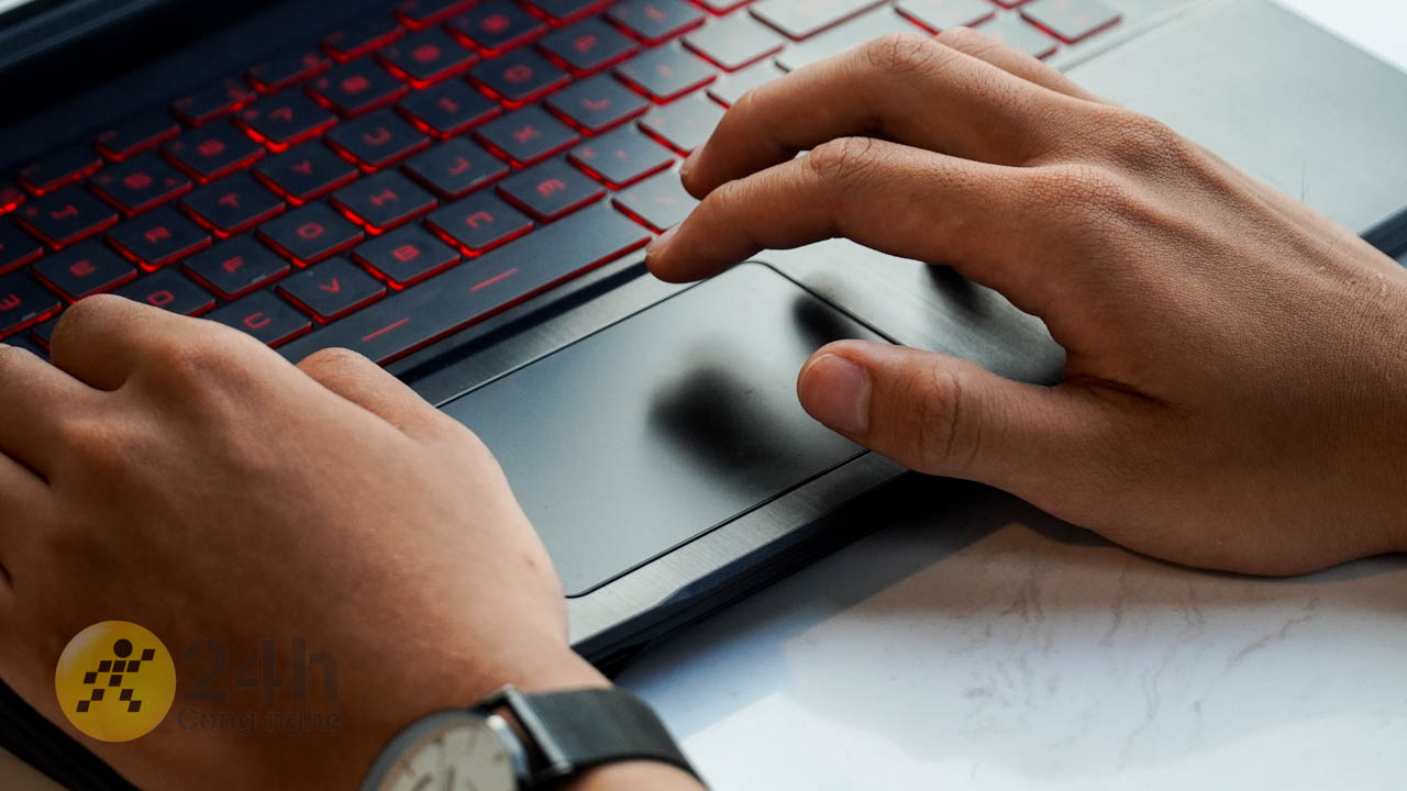 Touchpad của laptop cho trải nghiệm mượt mà Touchpad của laptop cho trải nghiệm mượt mà