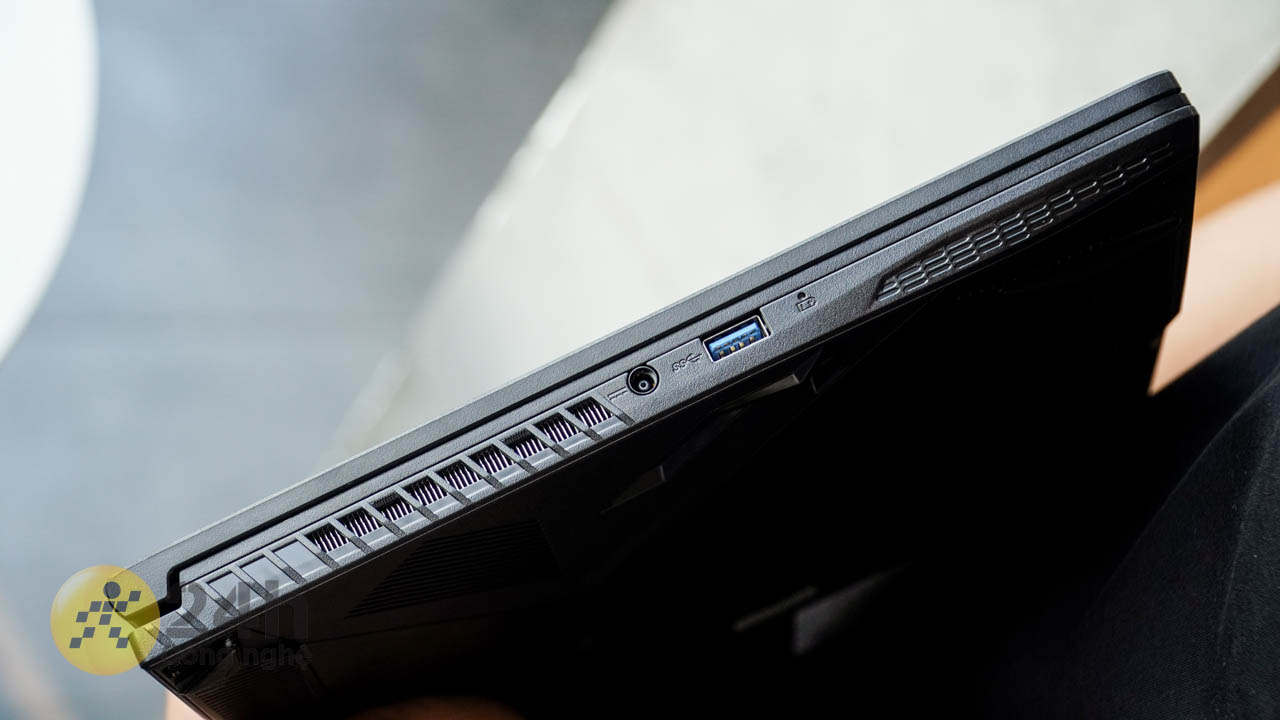 Cạnh trái của MSI GF63 Thin 10SC Cạnh trái của MSI GF63 Thin 10SC