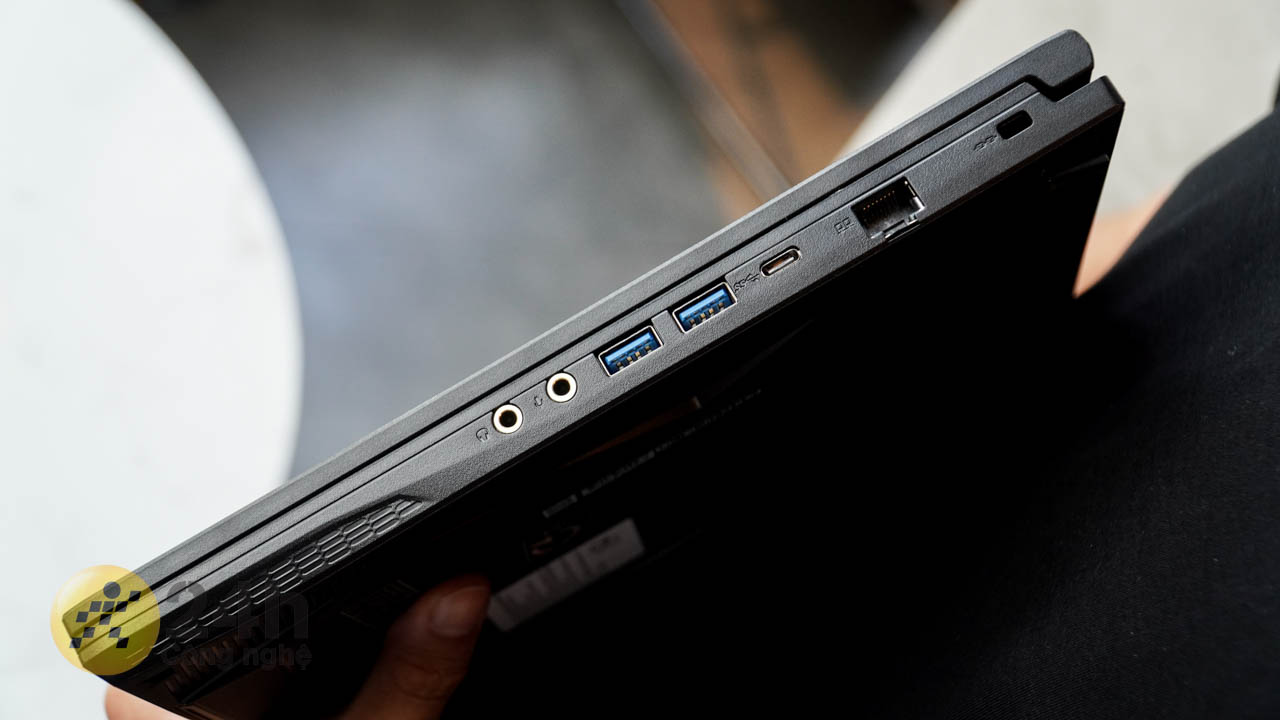 Cạnh phải của MSI GF63 Thin 10SC Cạnh phải của MSI GF63 Thin 10SC