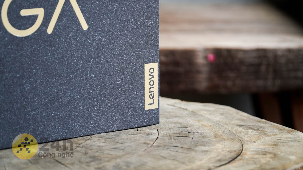 Ở góc hộp có logo Lenovo quen thuộc Ở góc hộp có logo Lenovo quen thuộc