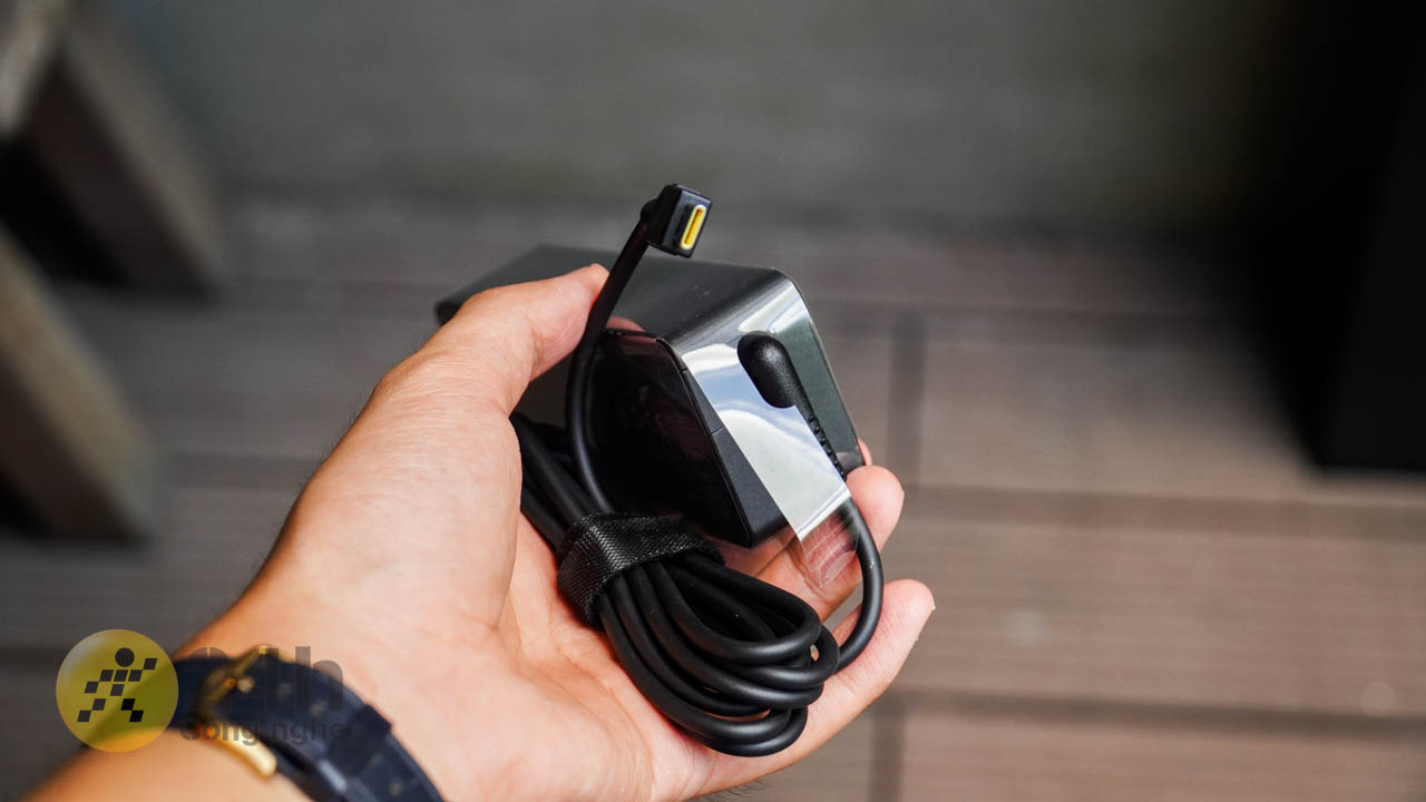 Tất nhiên phải có thêm adapter rồi Tất nhiên phải có thêm adapter rồi