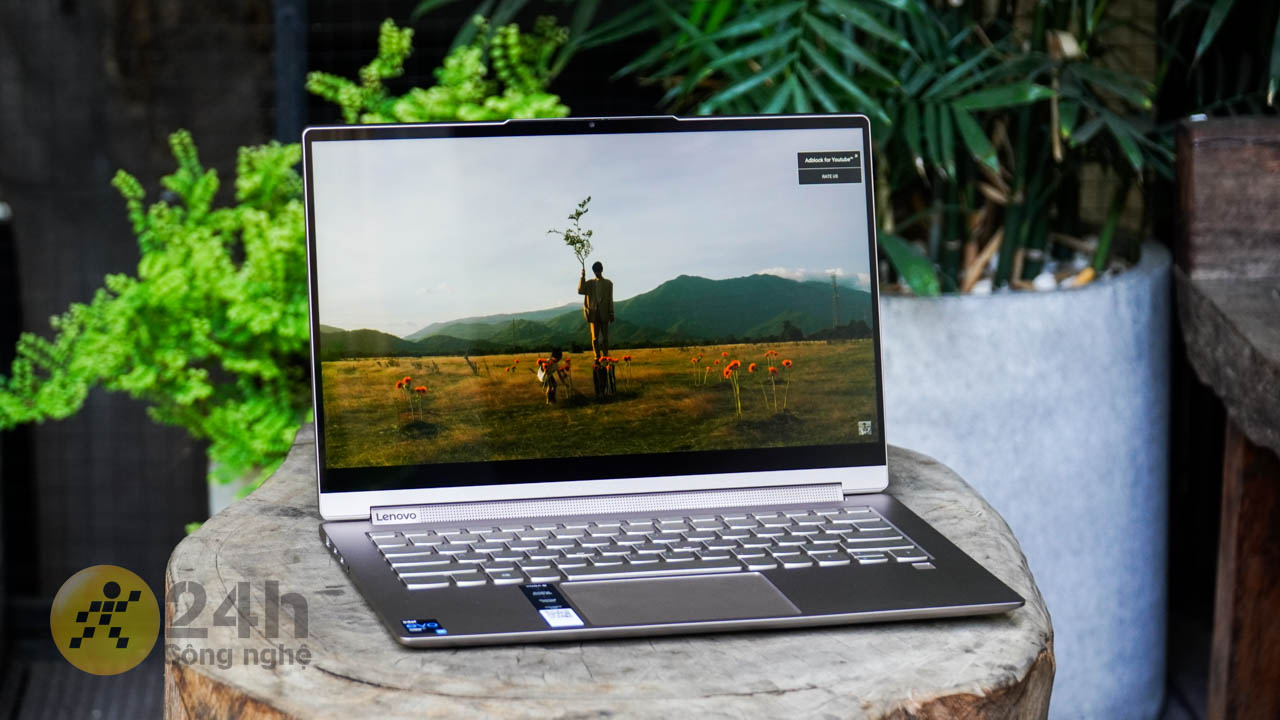 Chiếc laptop đã mang đến hình ảnh vô cùng sống động Chiếc laptop đã mang đến hình ảnh vô cùng sống động