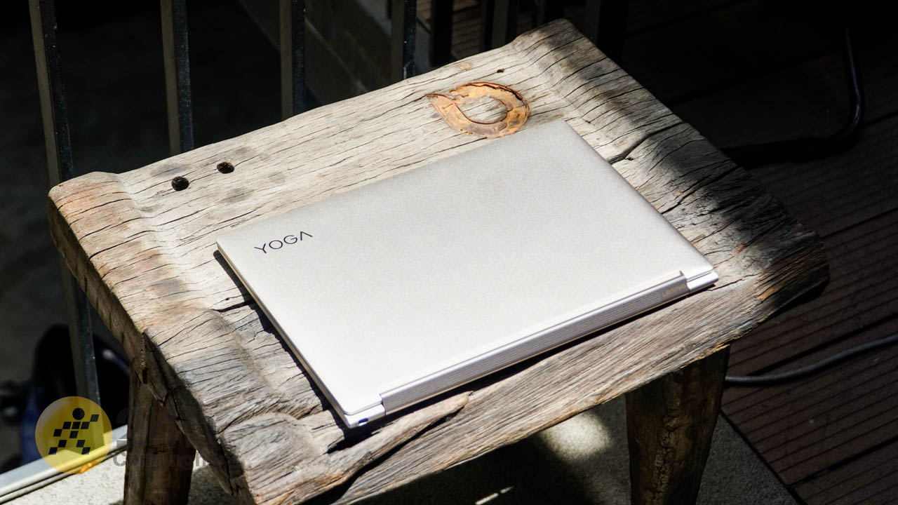 Bề mặt laptop được làm nhám sang trọng Bề mặt laptop được làm nhám sang trọng