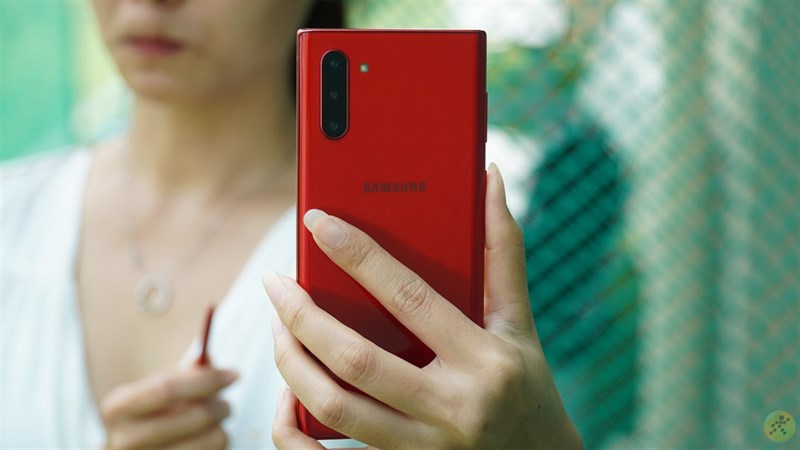 Cụm 3 camera được bố trí hài hòa, đẹp mắt trên Samsung Galaxy Note 10 Cụm 3 camera được bố trí hài hòa, đẹp mắt trên Samsung Galaxy Note 10