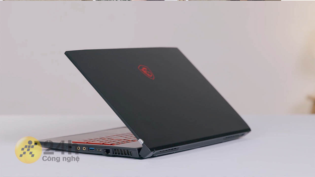 MSI GF75 Thin 10SCXR có kích thước to hơn phiên bản còn lại