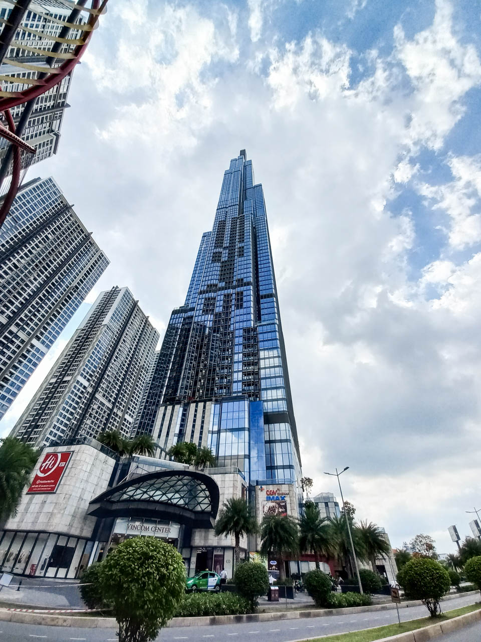 Quận 1 đã vắng và Landmark 81 còn vắng hơn nữa