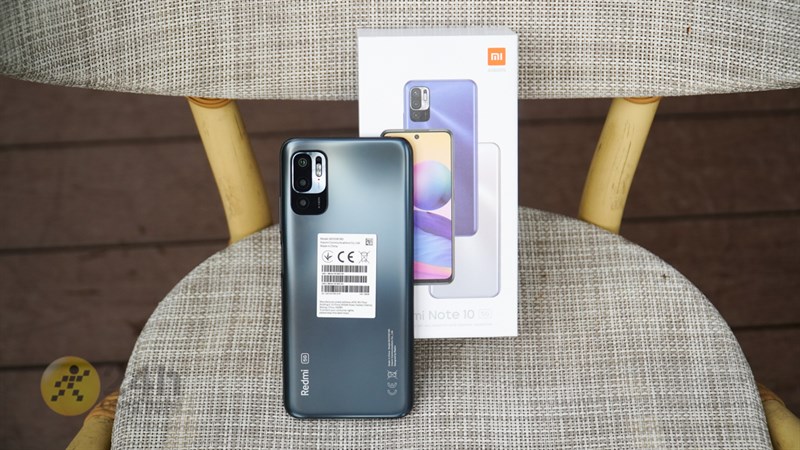 Viên pin 5.000 mAh trên Redmi Note 10 mang đến thời lượng sử dụng khá ấn tượng