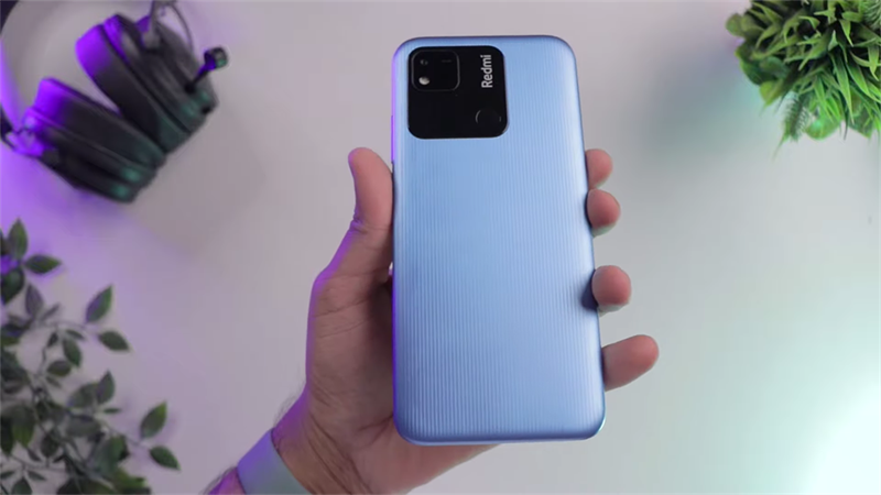 Mặt lưng tối giản nhưng đậm chất riêng của Xiaomi Redmi 10A. Nguồn: Tech Plus Gadgets.