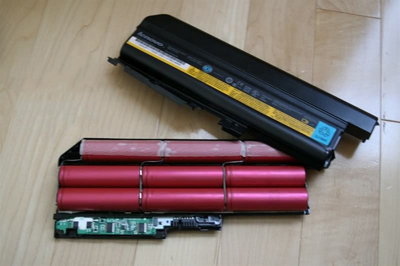 Cell pin laptop bao gồm nhiều viên pin kết nối lại với nhau. (Nguồn: Budget Light Forum). Cell pin laptop bao gồm nhiều viên pin kết nối lại với nhau. (Nguồn: Budget Light Forum).