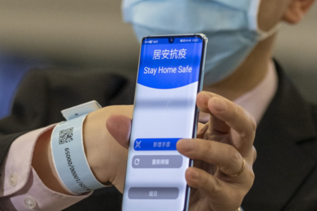Giải pháp quản lý cách ly bằng vòng đeo tay đã được triển khai tại Hàn Quốc, Singapore, Hồng Kông (Trung Quốc) và một số nước khác trên thế giới Giải pháp quản lý cách ly bằng vòng đeo tay đã được triển khai tại Hàn Quốc, Singapore, Hồng Kông (Trung Quốc) và một số nước khác trên thế giới