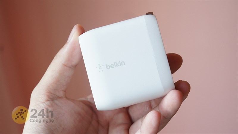 Cảm giác cầm củ sạc Belkin 50W này là tương đối nhẹ. Cảm giác cầm củ sạc Belkin 50W này là tương đối nhẹ.