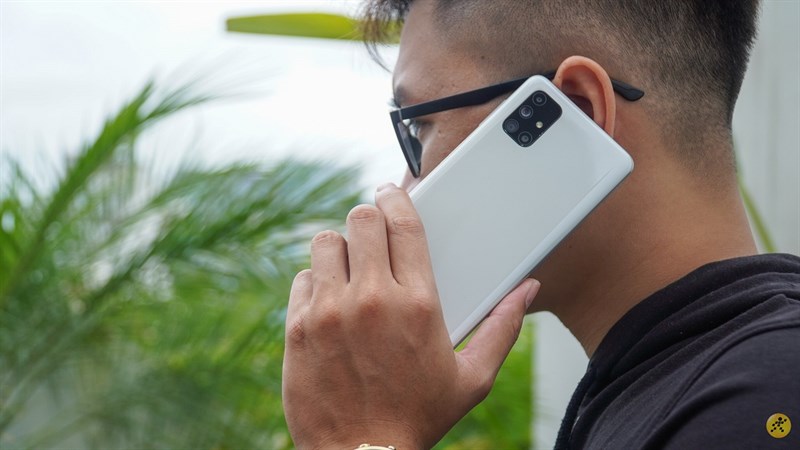 Với viên pin khủng 7.000 mAh, bạn tha hồ mà giải trí, làm việc mà không lo hết pin đột ngột Với viên pin khủng 7.000 mAh, bạn tha hồ mà giải trí, làm việc mà không lo hết pin đột ngột