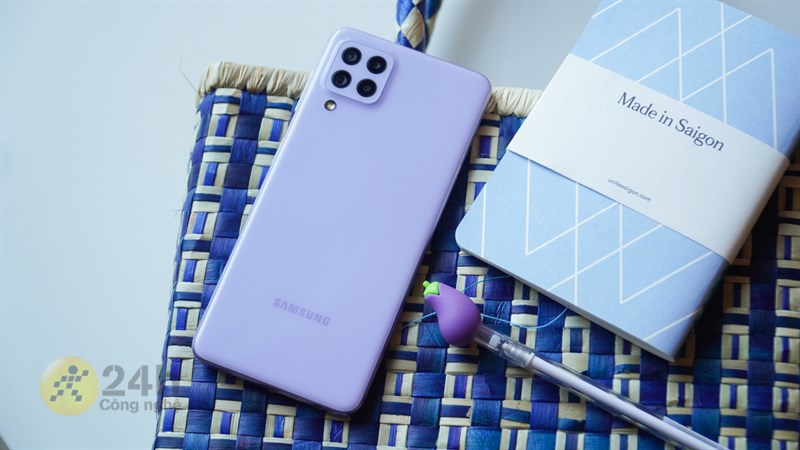 Màu tím của Galaxy A22 khá bắt mắt, trông rất trẻ trung, năng động. Màu tím của Galaxy A22 khá bắt mắt, trông rất trẻ trung, năng động.