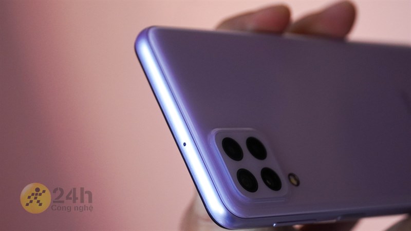 Phía đỉnh máy của Galaxy A22 có một micro phụ. Phía đỉnh máy của Galaxy A22 có một micro phụ.