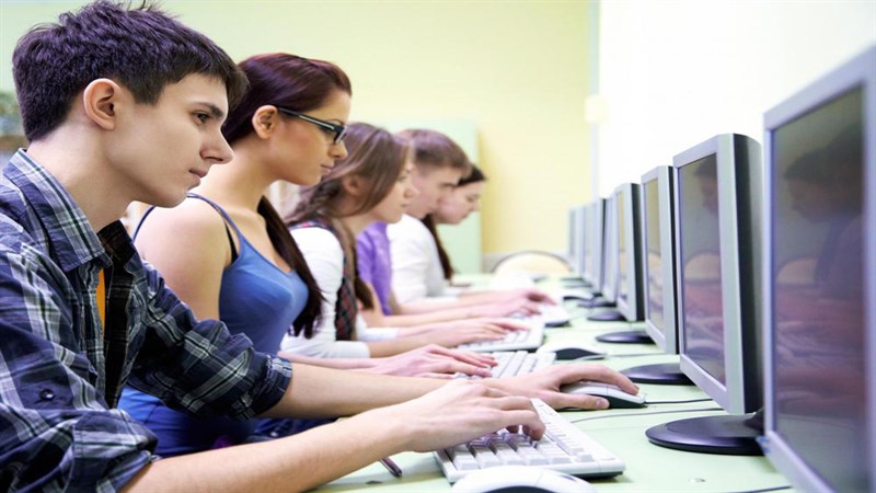 Giảm độ chói trên màn hình máy tính là điều quan trọng khi bạn ngồi hàng giờ trong phòng máy tính Giảm độ chói trên màn hình máy tính là điều quan trọng khi bạn ngồi hàng giờ trong phòng máy tính